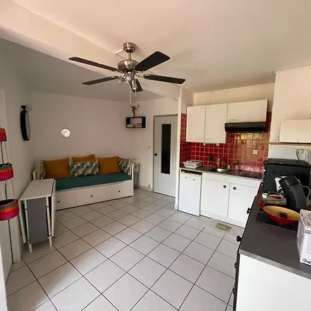 Апартаменти T2 : Centre Port, Piscine, Parking, Proche Plage, Climatisation - Fr-1-723-147 *